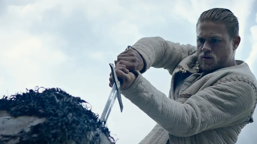 El rey Arturo: la leyenda de la espada